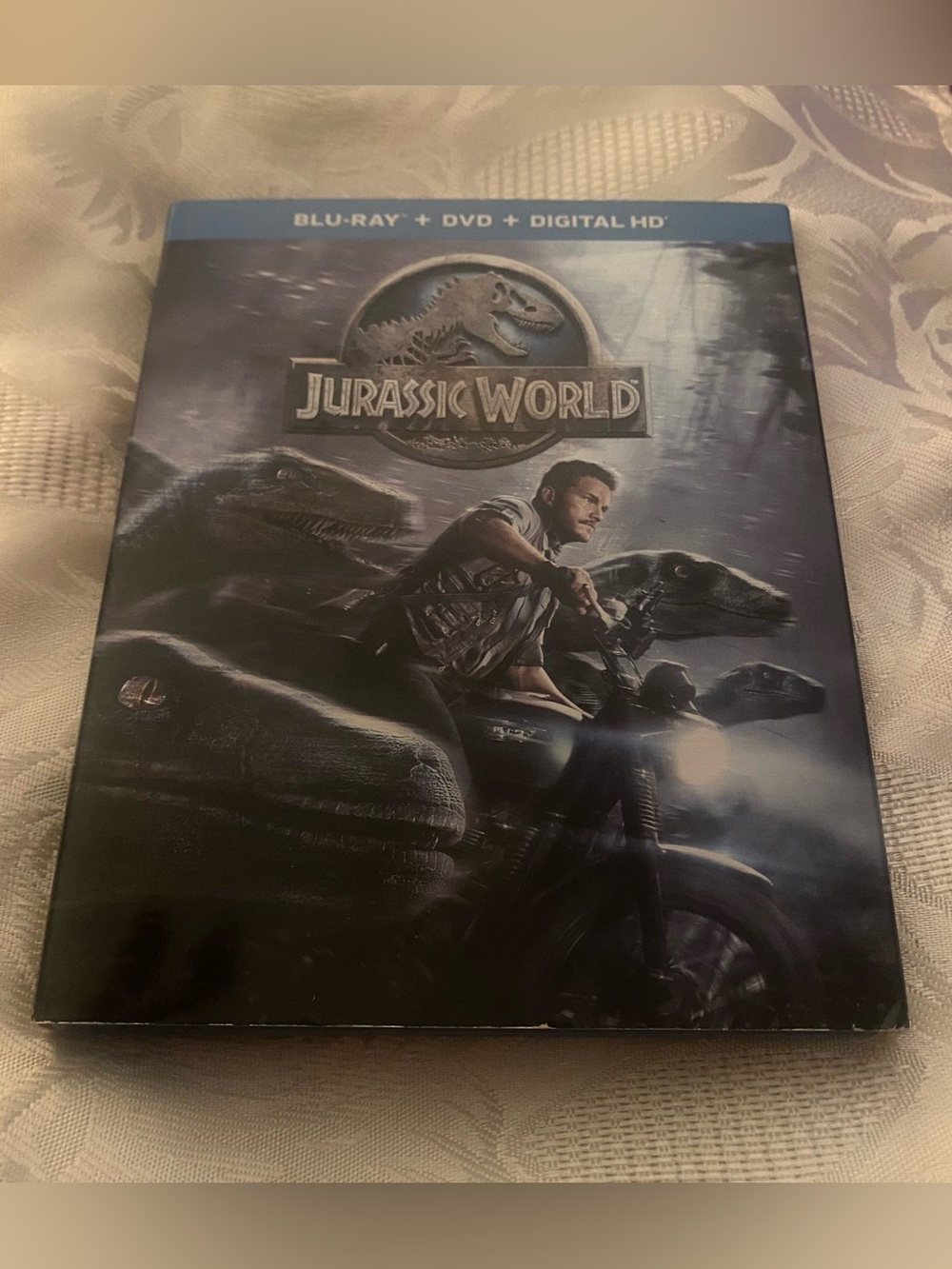 Jurassic World Blu Ray DVD Digital HD  Disk With Cover & Case